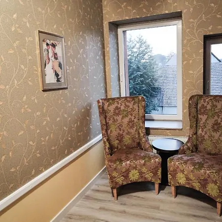 Dom Weselny Pod Kasztanem فندق *